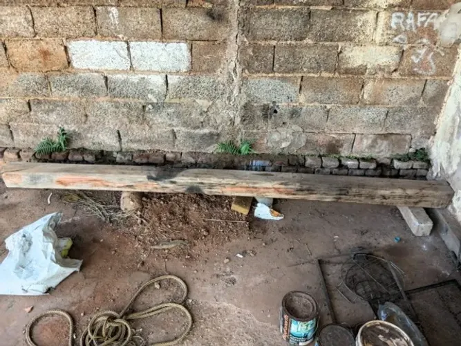 Pra vender...Vendo Madeira para pergolado Pinus tratada 4 metros x 14cmx14cm