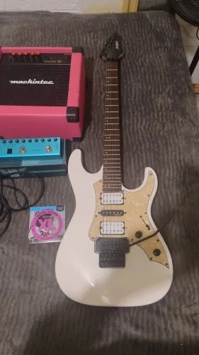 Kit Guitarra Strinberg CLG-51 + Malagoli 84/59 + Mooer Tank-G