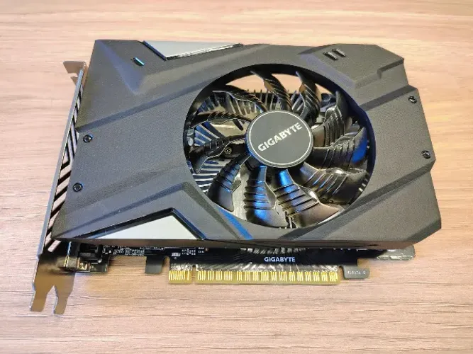 Placa De Vídeo Geforce Gtx 1650 4gb GDDR6 Gigabyte OC