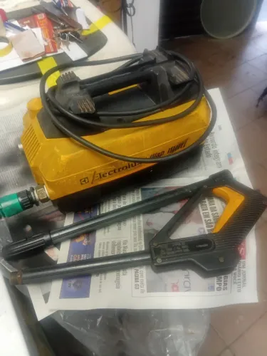 Wap mini eletrolux usada com pistola  mangueira  nova 