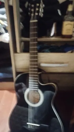 Violão elétrico Giannini com kit completo.