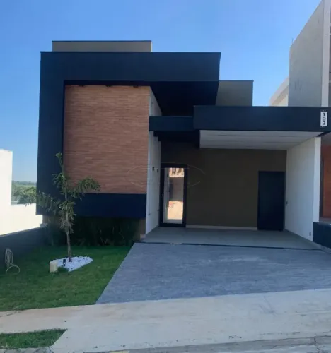Casa com três dormitórios e piscina a venda no Condominio Reserva Ipanema