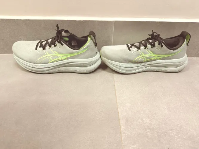 Asics Nimbus Gel 28 - TAM. 43