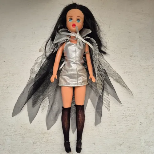 BONECA SUSI MASCARADA da Coleção FESTA A FANTASIA DA ESTRELA COM ROUPA ORIGINAL capa prata