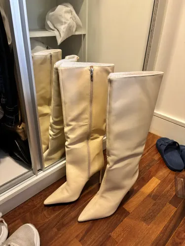 Bota de couro bege Arezzo