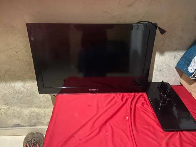 Vendo ou troco 3 tv uma de 53 e 32 polegadas não é smart troco por uma smart 50