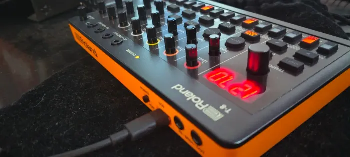 Roland Aira T8