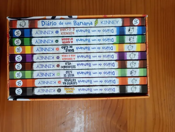 Vendo livros juvenis, mangás e animes usados!