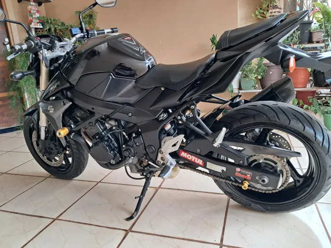 Suzuki gsr750