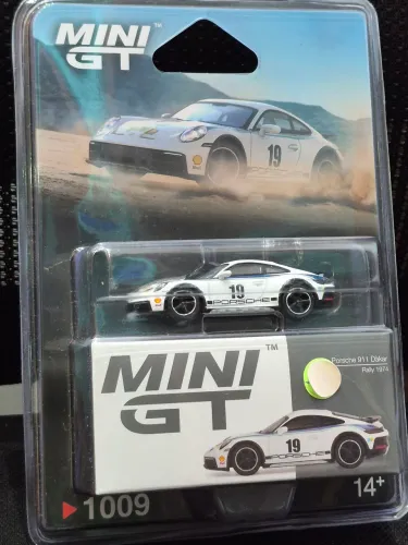 Mini GT #1009 - Porsche 911 Dakar (Rally 1974)