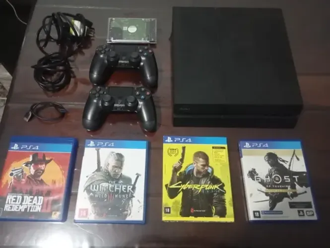 PS4 FAT COM 2 CONTROLES E 4 JOGOS