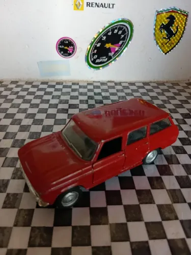 Miniatura veraneio carros nacionais com pequenas avarias sem parachoque traseiro