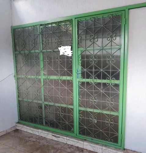 PORTAS E JANELAS DE FERRO + BLINDEX A partir de 100,00 reais