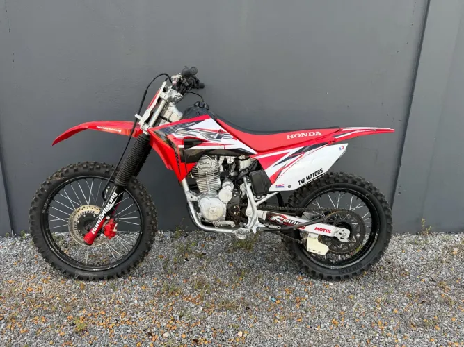 Honda CRF 230F 2016/2017 - Revisada - Pneus Novos