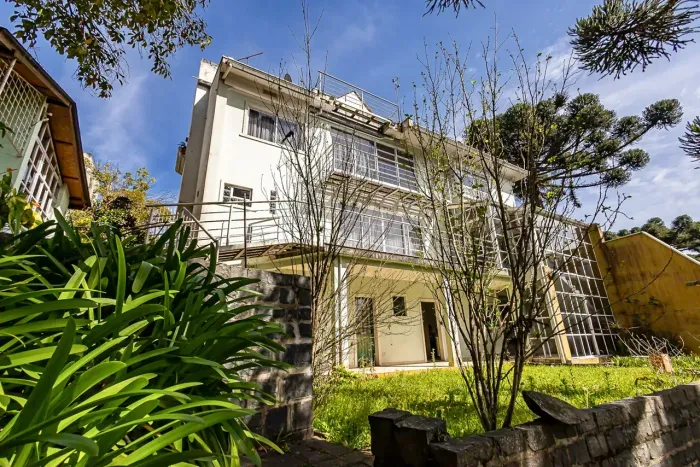 Casa de 550 m2 em terreno de 3.454 m2 no Taboão Moradia ou Investimento.