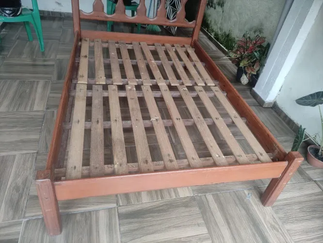 Vende -se uma cama angelim