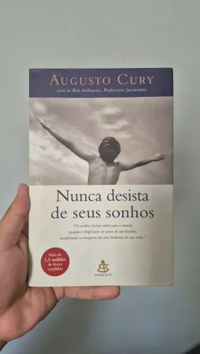 Livro de Augusto Curry Nunca desista dos seus sonhos