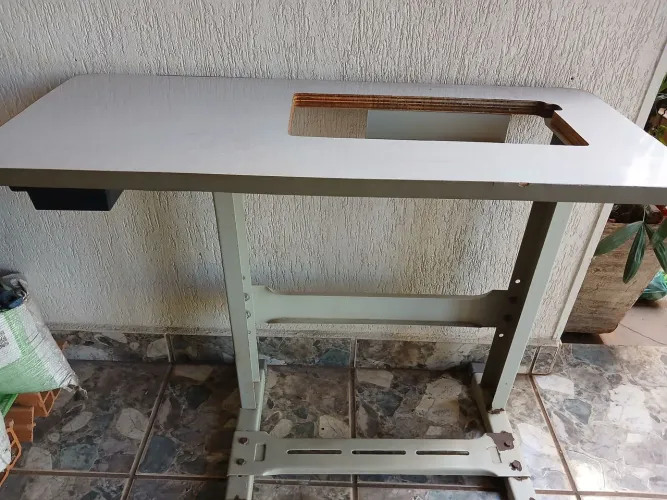Mesa para máquina de costura Singer
