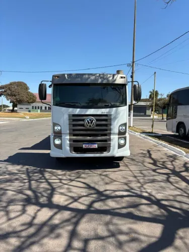 Caminhão 24250 caçamba