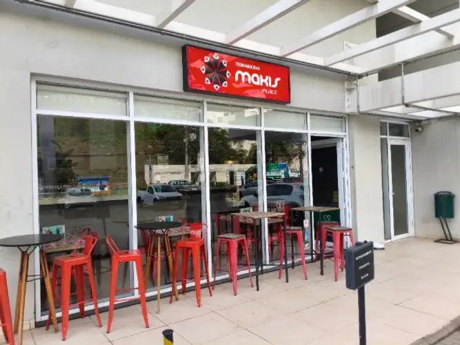 Passo ponto de restaurante de comida japonesa, em Alphaville-SP.