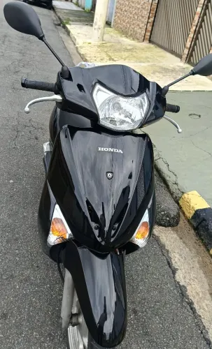 Moto automático ótimo consumo pintura nova motor feito sem detalhes.