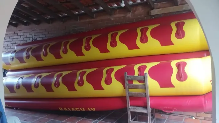 Vendo Banana Boat 16 lugares, semi nova com nota fiscal