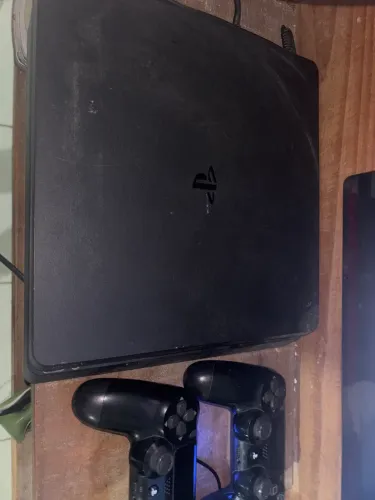 Ps4 slim 1Tb mais 6 jogos, 2 manetes com defeitos