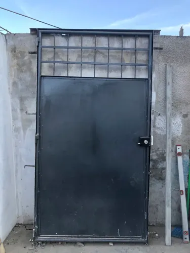 PORTÃO DE CHAPA DE FERRO À VENDA