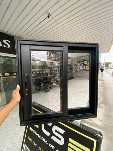 JANELA DE ALUMÍNIO PRETO 2F 60X60 - OUTLET