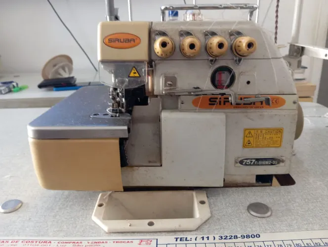 Máquina de custura siruba