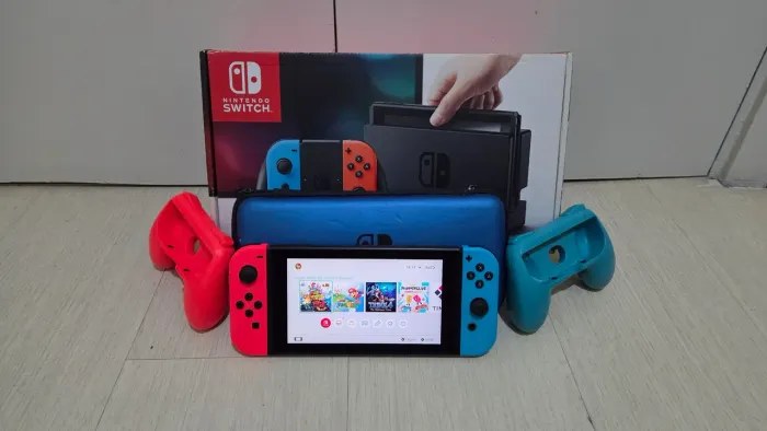 Nintendo switch v1 desbloqueado 32gb com micro sd de 128gb incluso