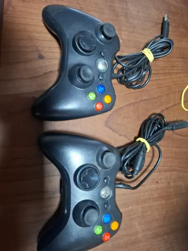 2 controles paralelos Xbo 360 com fio