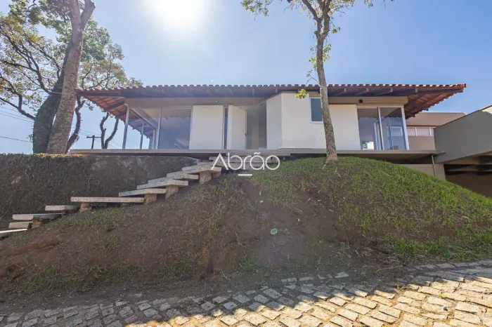 Casas Comerciais de 560 m² para alugar no São Lourenço Ideal para Empresas, Clínicas e Es