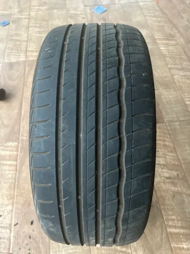 Pneu Momo 235/45r17