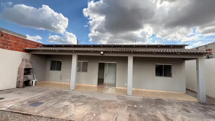 Casa na Ponte Alta 2 quartos em condomínio fechado na Rua Jacarandá