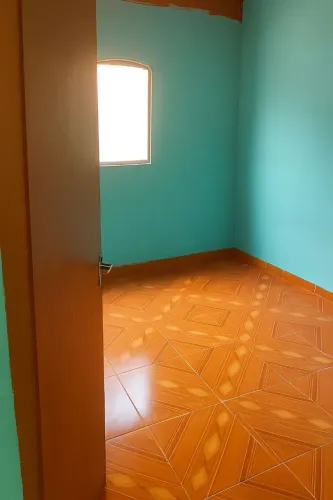 Alugo sobrado 3 quartos, porto novo Cariacica, so paga luz