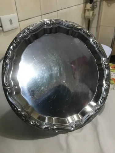 Bandeja de Inox Redonda com detalhes na borda