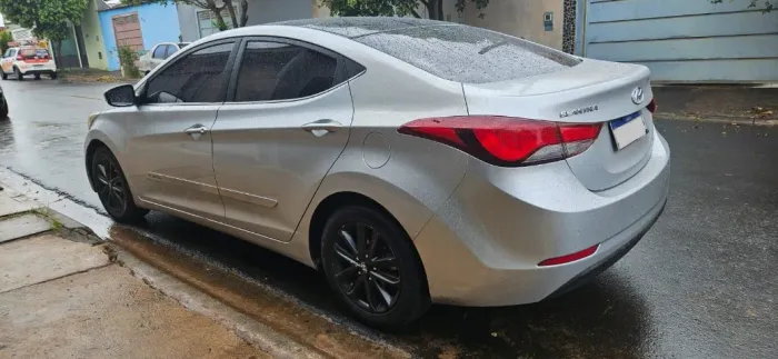 Hyundai Elantra GLS 2.0 16V Flex Aut. 2015