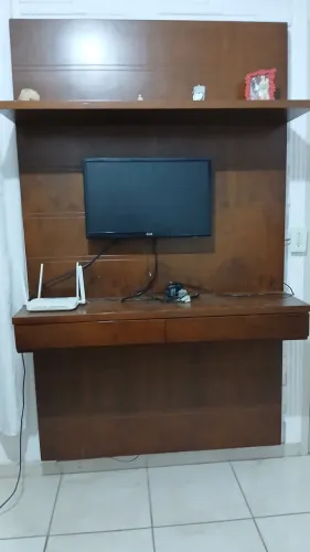 Painel Madeira com Gavetas em Bom Estado
