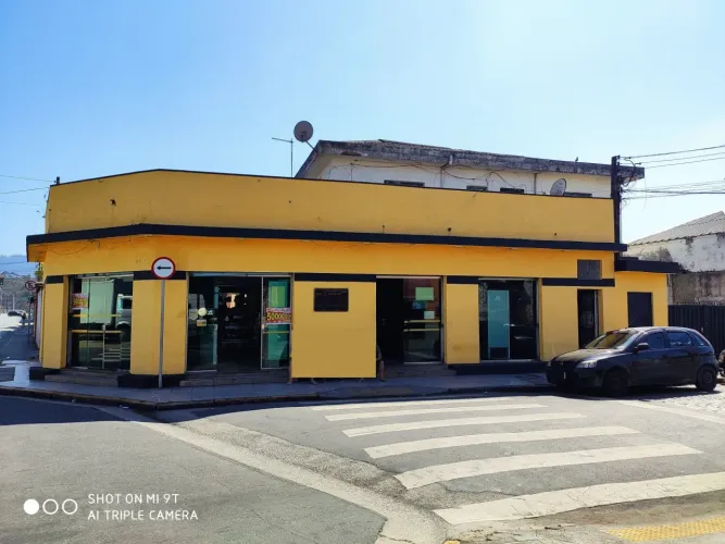 Vende lindo ponto comercial na Vila Industrial, em frente ao Shibata Supermercado, 910 M²