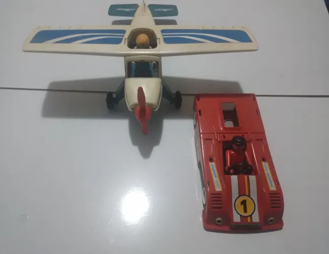 Playmobil avião e carrinho década de 80