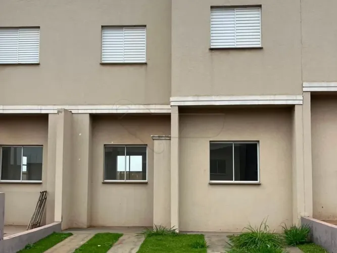 Casa em Condomínio com 02 quartos no Condomínio Residencial Villaggio Mielli.