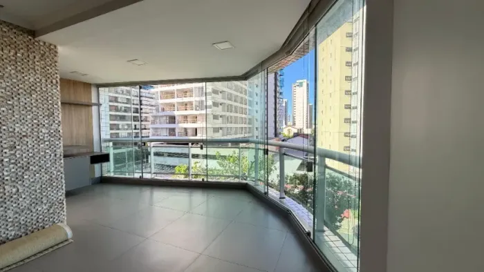 Apartamento de 150m² com 3 suítes, dependência completa, 2 vagas miolo do Jóquei Teresina