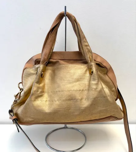 Bolsa Arezzo com couro