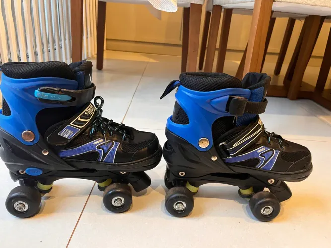 Patins unissex (32 a 38) com capacete e kit proteção