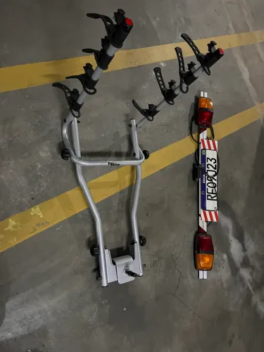 Suporte Thule para 4 bikes com régua sinalizadora