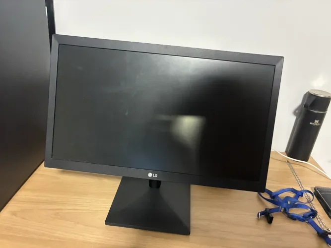 Monitor LG 19.5 Polegadas em ótimo estado de conservação.