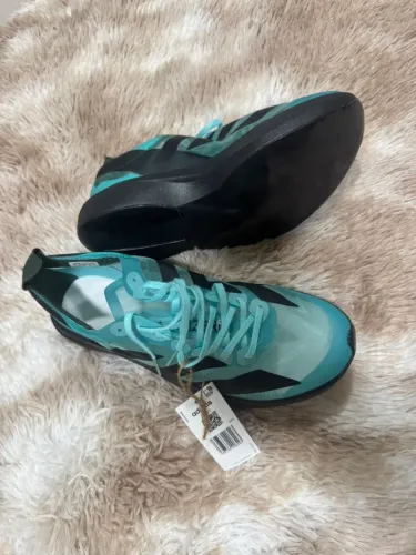 Tenis adidas Adizero modelo vietnã