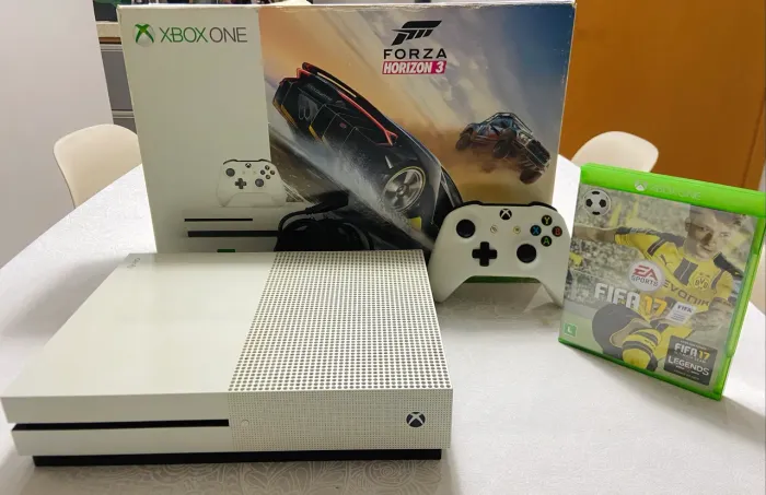 Xbox One S 500GB com Controle e FIFA 17