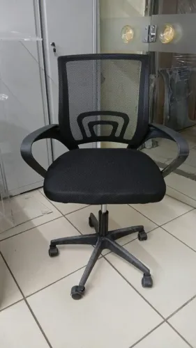 Cadeira Giratória Secretária/Executiva com Tela